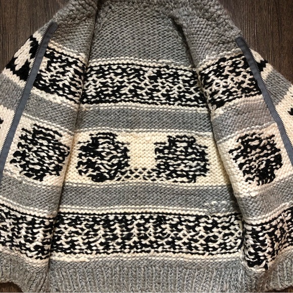 Vintage Handmade Cowichan Zip Up Sweater - Picture 13 of 17
